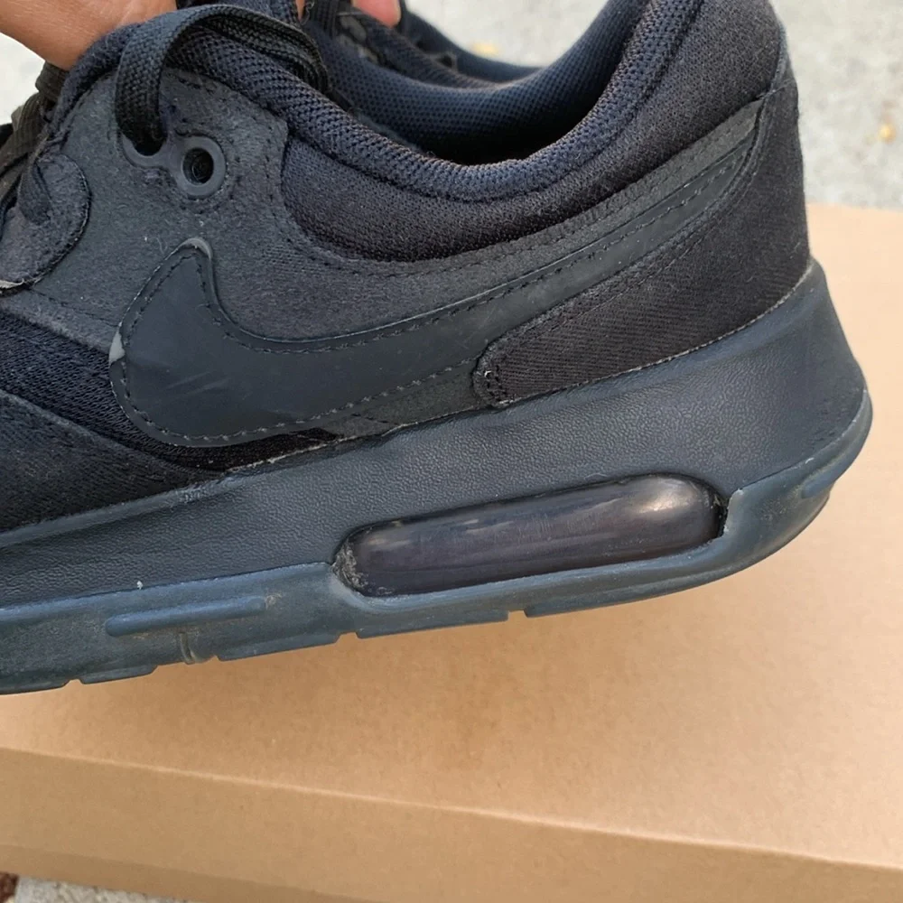 Nike Kids Black Sneakers - Youth Size 5.5 - Picture 6 of 10